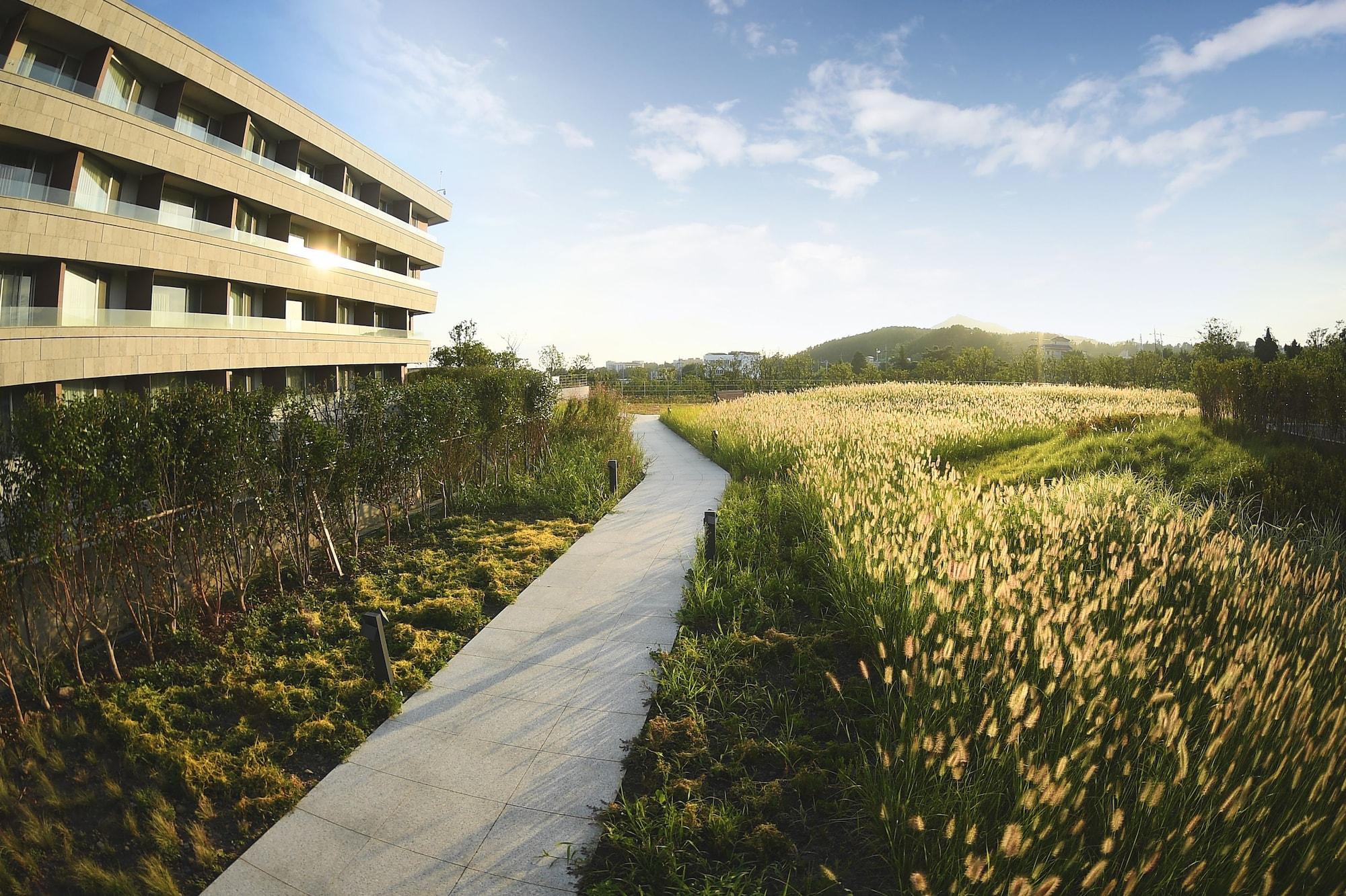 Hidden Cliff Hotel And Nature Seogwipo Exterior photo